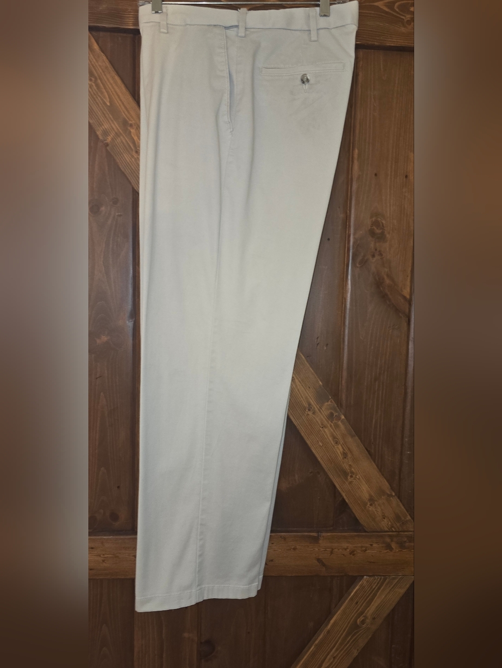 Dockers Men's Relaxed Fit Flat Front Khaki Chinos in Light Tan Stone 34x32